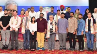 मुख्यमंत्री भूपेश बघेल से उनके निवास पर मिलने पहुंचे विश्वभर से आए शतरंज खिलाड़ी, सीएम ने राजकीय गमछा पहनाकर खिलाड़ियों का किया स्वागत 5 390EFD360C19C5801D4550DBE5C6C26C