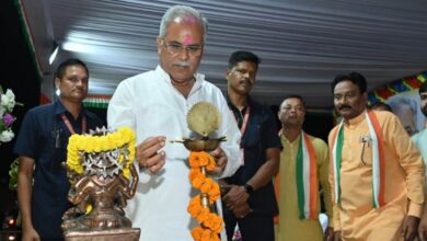 बीरगांव जैसे श्रमिक बाहुल्य क्षेत्र में उच्च शिक्षा के प्रसार में शहीद नंद कुमार पटेल शासकीय महाविद्यालय की महत्वपूर्ण भूमिका होगी: मुख्यमंत्री भूपेश बघेल 12 5D469E69F41CEF93DC2209E02B492845 1