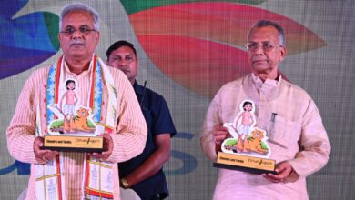 छत्तीसगढ़ पर्यटन मंडल का प्रतीक चिन्ह बने चेंदरू द टाइगर ब्वाय और टेंबू टाइगर, बच्चों को पर्यटन से जोड़ने टाकिंग कामिक्स का मुख्यमंत्री भूपेश बघेल ने किया विमोचन 10 AE3E060D9F7309AA0CD81CC7E2FDFCD9