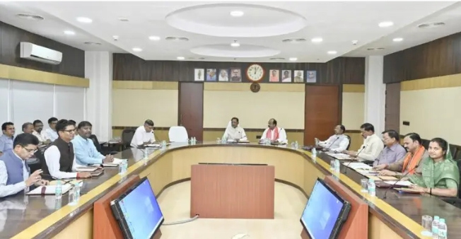 मुख्यमंत्री विष्णु देव साय की अध्यक्षता में मंत्रालय महानदी भवन में आयोजित कैबिनेट की बैठक में अनेक महत्वपूर्ण निर्णय लिए गए 1 4 2