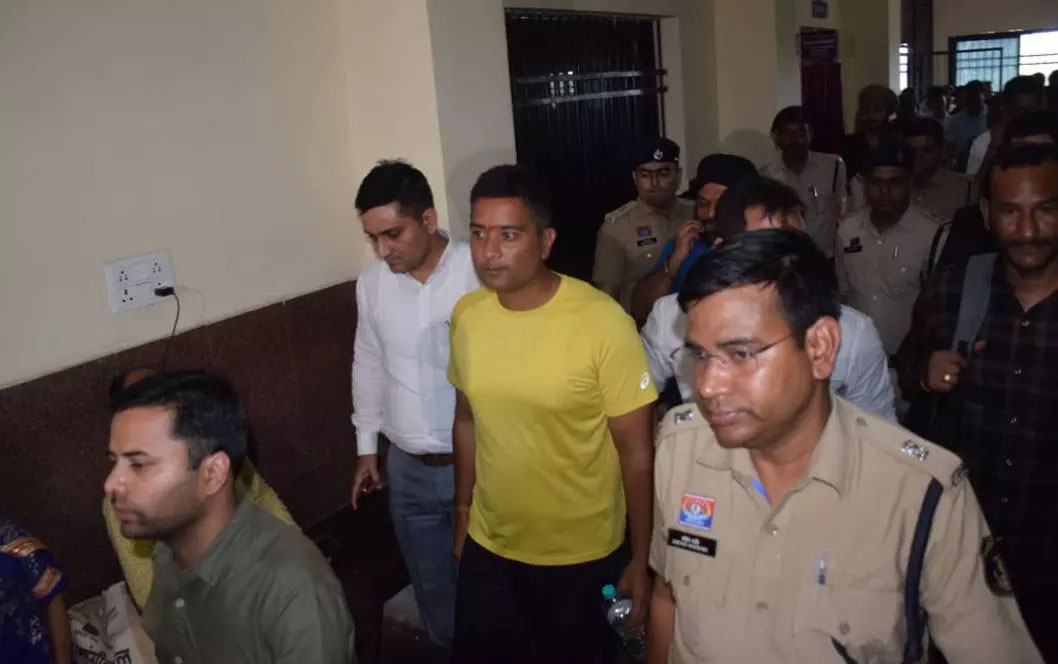 ED की विशेष कोर्ट में पेश चैतन्य बघेल, ईडी ने मांगा 5 दिन का रिमांड, भूपेश बघेल समेत कांग्रेस के सभी विधायक पहुंचे न्यायालय 1 11 2