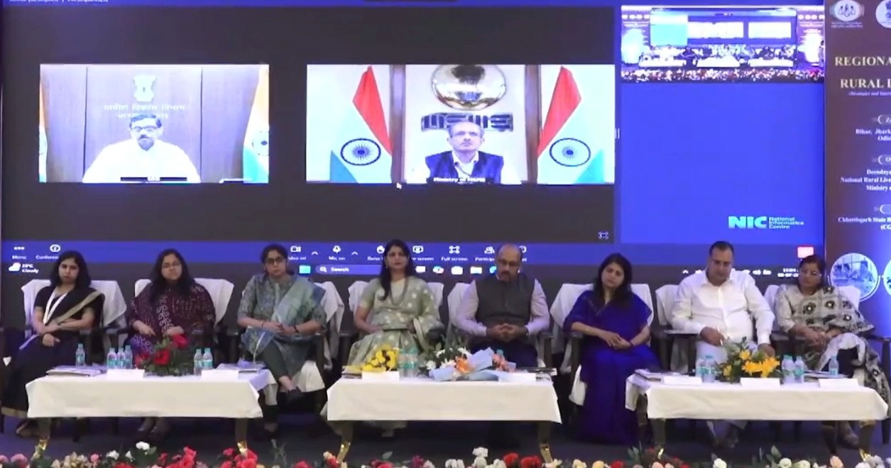 रायपुर में ‘लखपति महिला पहल‘ पर राष्ट्रीय क्षेत्रीय कार्यशाला का शुभारंभ, आत्मनिर्भर भारत की दिशा में ग्रामीण महिलाओं की भूमिका को मिलेगा नया आयाम 1 1752069979 228b984cec5380c5f913