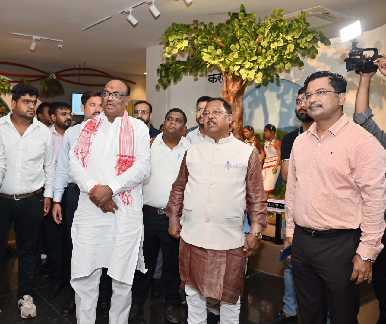 छत्तीसगढ़ की जनजातीय संस्कृति विश्व पटल पर होगी स्थापित, जनजातीय जीवन शैली की हुबहू प्रस्तुति से हुए प्रभावित, केन्द्रीय मंत्री ने जनजातीय संग्रहालय का किया अवलोकन 1 1752416019 8f46a915ab41d075b2e8