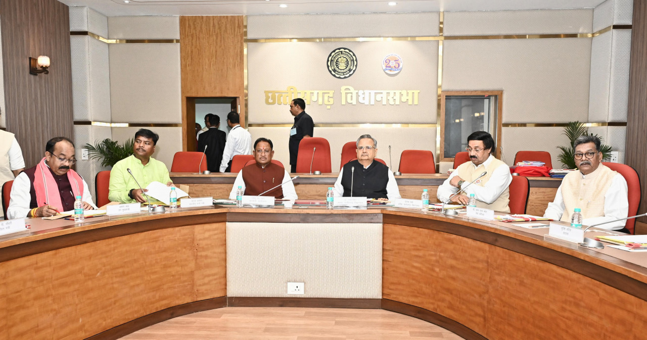 विधानसभा अध्यक्ष डॉ रमन सिंह की अध्यक्षता में विधानसभा के समिति कक्ष में कार्य मंत्रणा समिति की बैठक आयोजित 1 1752470443 aa78ee25101519fe3652