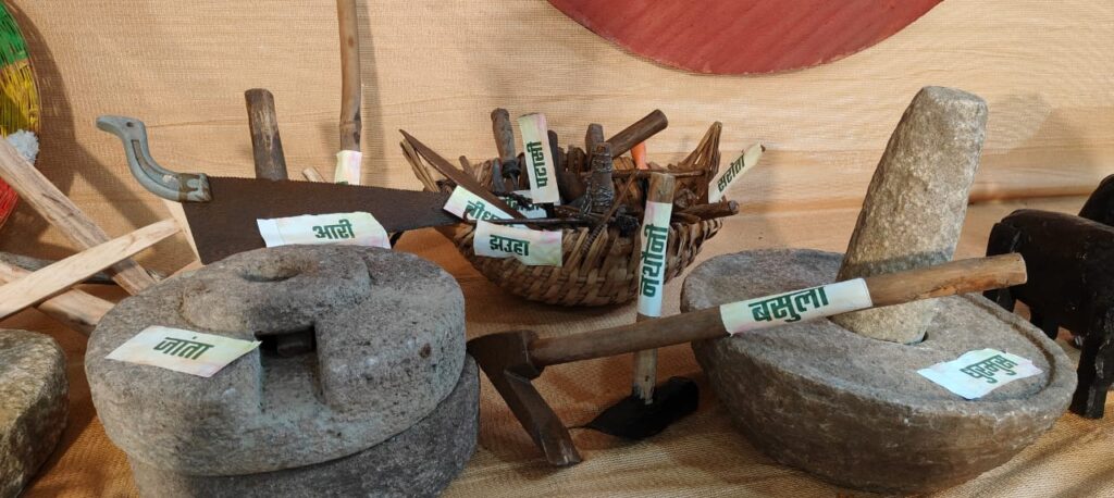 मुख्यमंत्री निवास में हरेली उत्सव: छत्तीसगढ़ी परंपराओं की झलक, पारंपरिक कृषि यंत्रों के साथ बिखरी सांस्कृतिक छटा 2 1753340885 42f4e45f7774df89825f