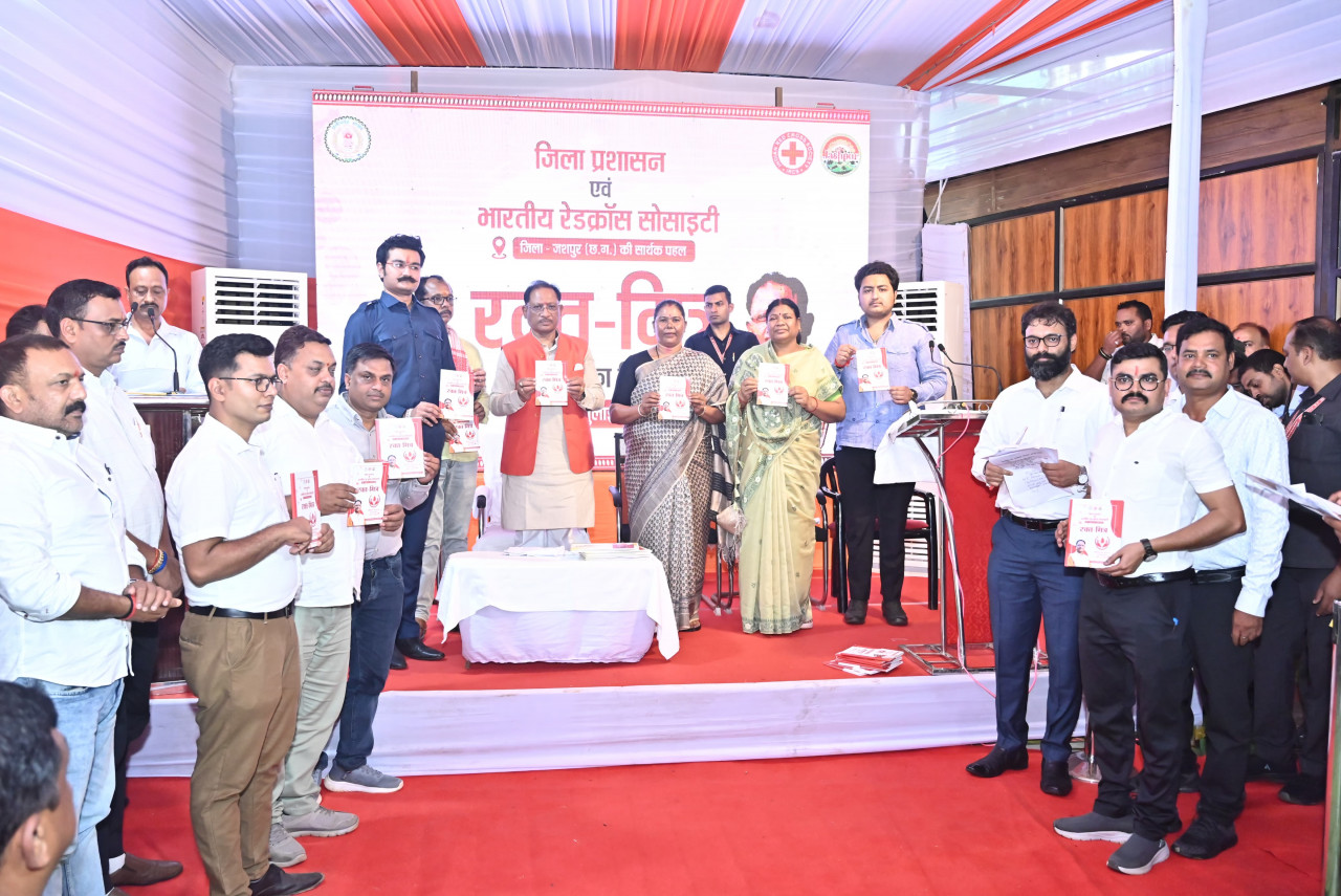 हमारी सरकार बेहतर स्वास्थ्य सेवा देने के लिए संकल्पित: मुख्यमंत्री विष्णु देव साय 1 1753437563 74de2923d5042b68f838