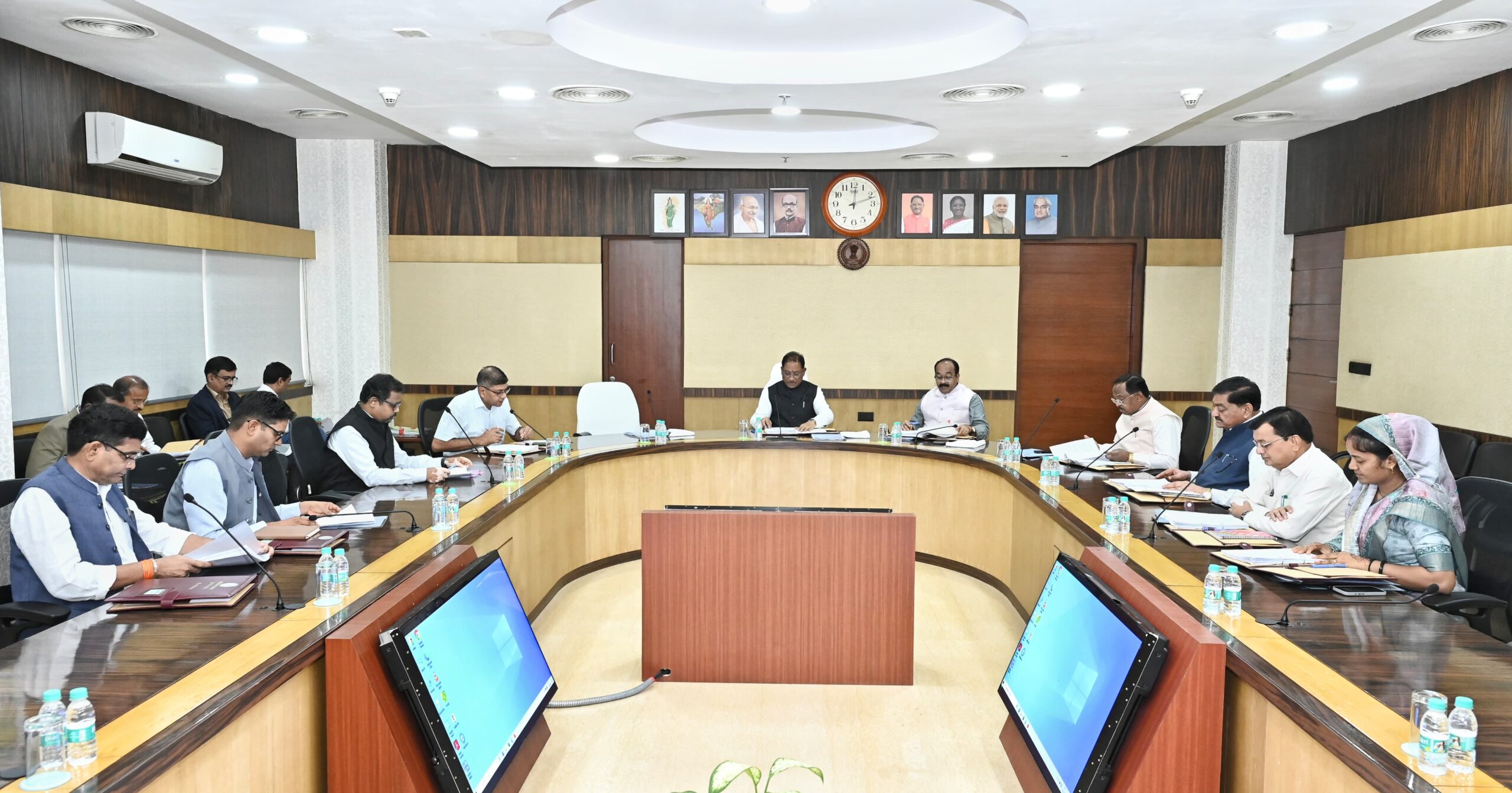 मंत्रिपरिषद के निर्णय: मुख्यमंत्री विष्णु देव साय की अध्यक्षता में मंत्रालय महानदी भवन में आयोजित कैबिनेट की बैठक में अनेक महत्वपूर्ण निर्णय लिए गए 1 WhatsApp Image 2025 07 11 at 5.33.29 PM scaled