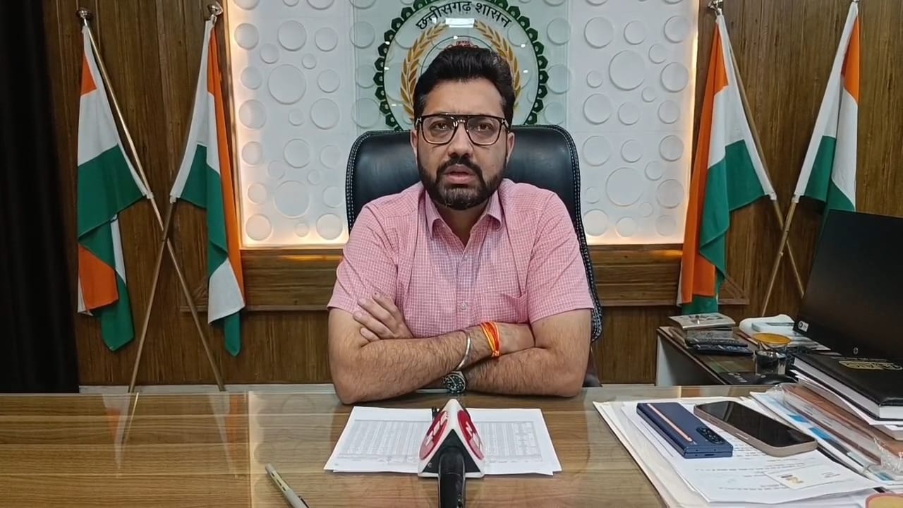 महासमुंद कलेक्टर विनय कुमार ने आर.बी.सी. 6-4 के तहत 12 लाख रुपए की आर्थिक सहायता अनुदान राशि की स्वीकृत 1 WhatsApp Image 2025 07 16 at 2.44.02 PM