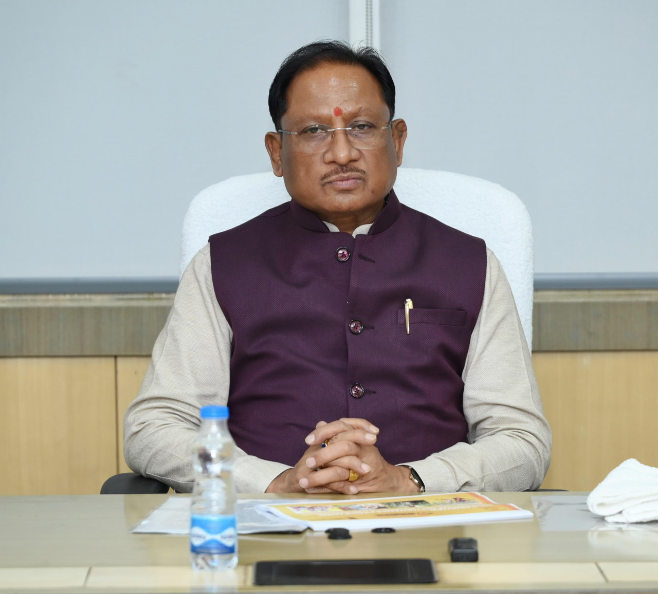 छत्तीसगढ़ में नक्सल उन्मूलन की दिशा में बड़ी सफलता: बीजापुर में ₹24 लाख के इनामी सहित 9 माओवादियों ने किया आत्मसमर्पण, नक्सलवाद अब अंतिम साँसें गिन रहा- मुख्यमंत्री विष्णु देव साय 1 1754488019 db584e74c1d5c962d35c