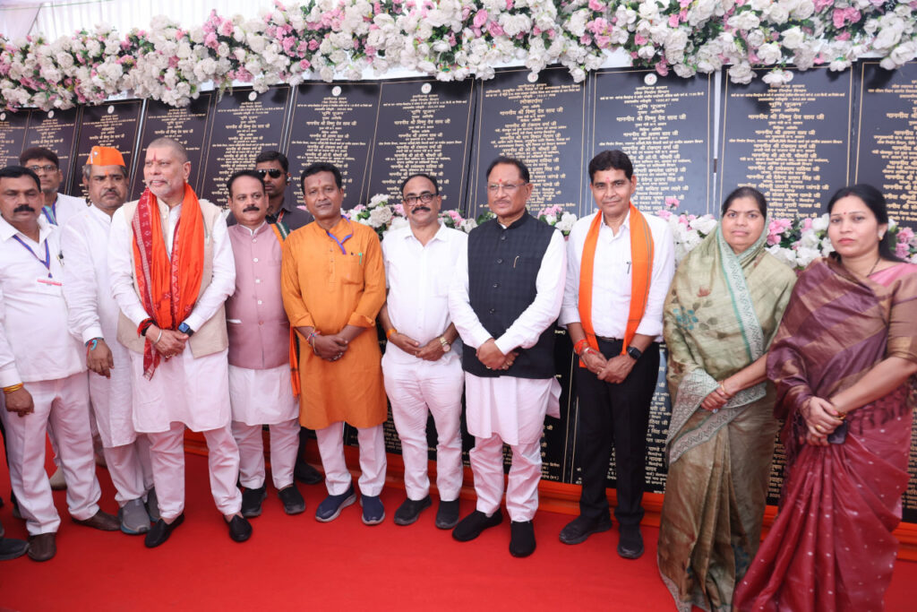 जन सुविधाओं का सतत विस्तार हमारी प्राथमिकता, सारंगढ़-बिलाईगढ़ जिले को दी 186 करोड़ रुपये के विकास कार्यों की सौगात: मुख्यमंत्री विष्णुदेव साय 2 1754924526 7002153898b0ed09d95e