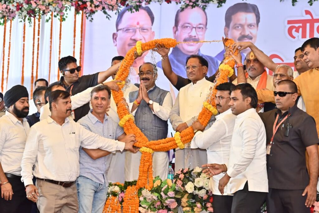 भिलाईवासियों को मिली 241.50 करोड़ रुपये के विकास कार्यों की सौगात, स्टेट कैपिटल रीजन से तेजी से होगा विकास, नागरिक सुविधाओं में आएगा नया आयाम : मुख्यमंत्री विष्णुदेव साय 2 1755532162 0441d9fbcf78d081a532