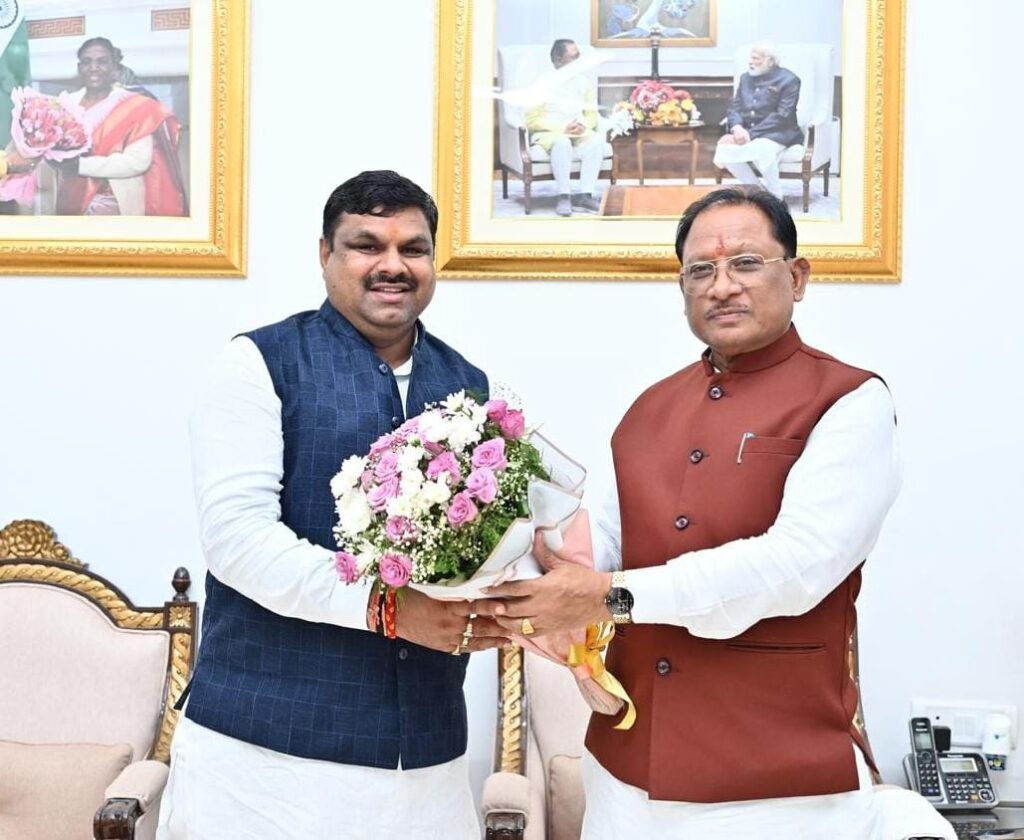 मुख्यमंत्री विष्णुदेव साय ने गजेंद्र यादव, गुरु खुशवंत साहेब एवं राजेश अग्रवाल को दी शुभकामनाएँ 3 1755672559 6745d2fead9cbc6bf342