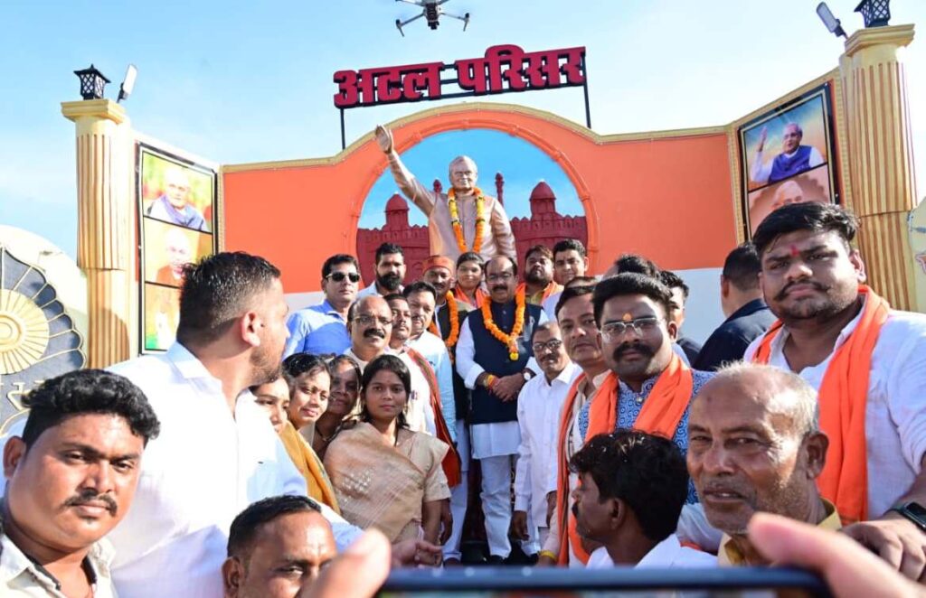 अलग राज्य बनने के बाद छत्तीसगढ़ की बदली है दशा और दिशा ,उप मुख्यमंत्री अरुण साव ने 5.3 करोड़ के कार्यों का किया लोकार्पण-भूमिपूजन 2 1755795037 8c69b21a3bd814e5eb3b