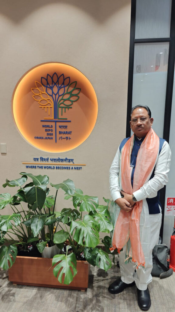 मुख्यमंत्री विष्णु देव साय पहुँचे छत्तीसगढ़ पैवेलियन: वर्ल्ड एक्सपो 2025 में दिखी प्रदेश की संस्कृति और समृद्धि की अद्भुत झलक 2 1756118061 ccbf4fd5aec223e1aa82