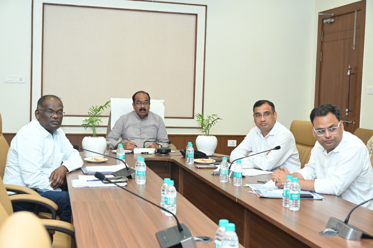 केन्द्रीय आवास और शहरी कार्य मंत्रालय की ऑनलाइन समीक्षा बैठक में शामिल हुए उप मुख्यमंत्री अरुण साव 1 1756205118 a43209f8887305acb346