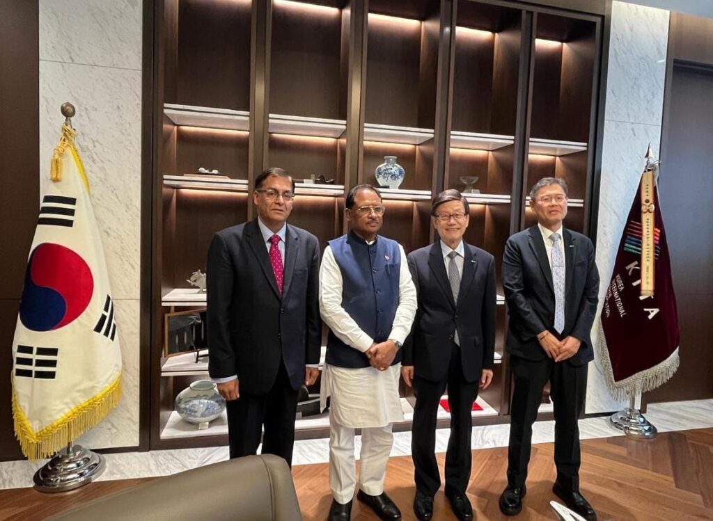 दक्षिण कोरिया के कोरिया इंटरनेशनल ट्रेड एसोसिएशन (KITA) से मुख्यमंत्री विष्णुदेव साय की सार्थक मुलाकात, निवेश, तकनीकी सहयोग और स्किलिंग से छत्तीसगढ़ के औद्योगिक विकास को नई दिशा देने पर हुई चर्चा 2 1756382334 7746ab0db5edadeea521