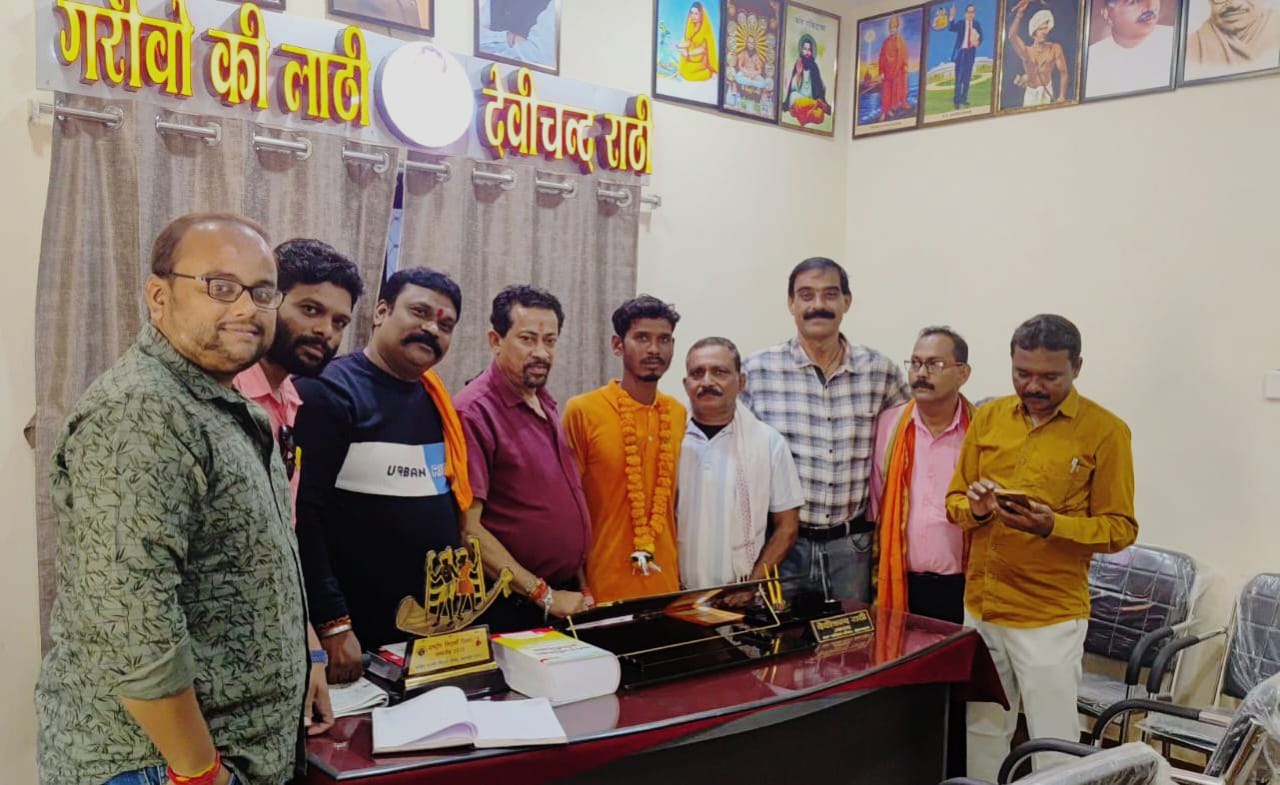 नांदगांव के युवा ने सायकल से 181 दिन की यात्रा कर 2 ज्योतिर्लिंगों का किया दर्शन, महासमुंद वापस पहुंचने पर न.पा.उपाध्यक्ष व BJP पदाधिकारियों ने किया अभिनंदन 1 WhatsApp Image 2025 08 02 at 12.55.53 PM