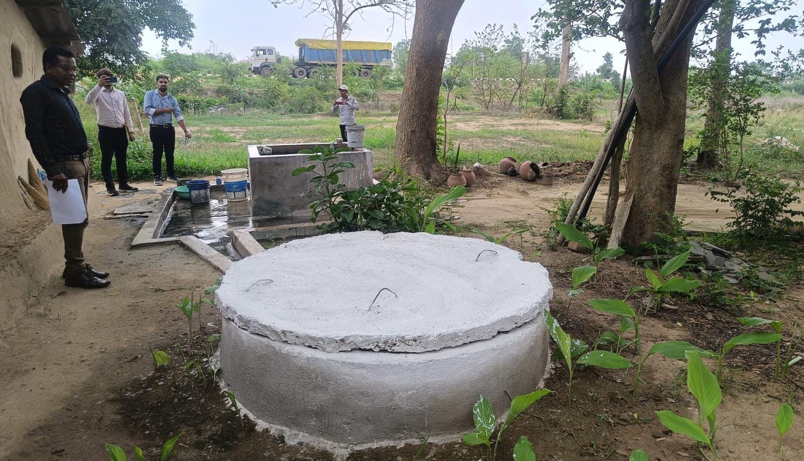 "मोर गांव मा पानी“ अभियान, महासमुंद जिले में 5 हजार सोखता गड्ढा एवं सौ से अधिक इंजेक्शन वेल का किया गया निर्माण 1 WhatsApp Image 2025 08 06 at 11.29.46 AM
