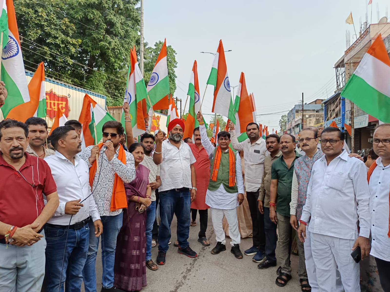 महासमुंद के झलप, पटेवा और सिरपुर भाजपा मंडलों में निकाली गई तिरंगा यात्रा विधायक योगेश्वर राजू सिन्हा हुए शामिल 1 WhatsApp Image 2025 08 13 at 10.43.11 AM