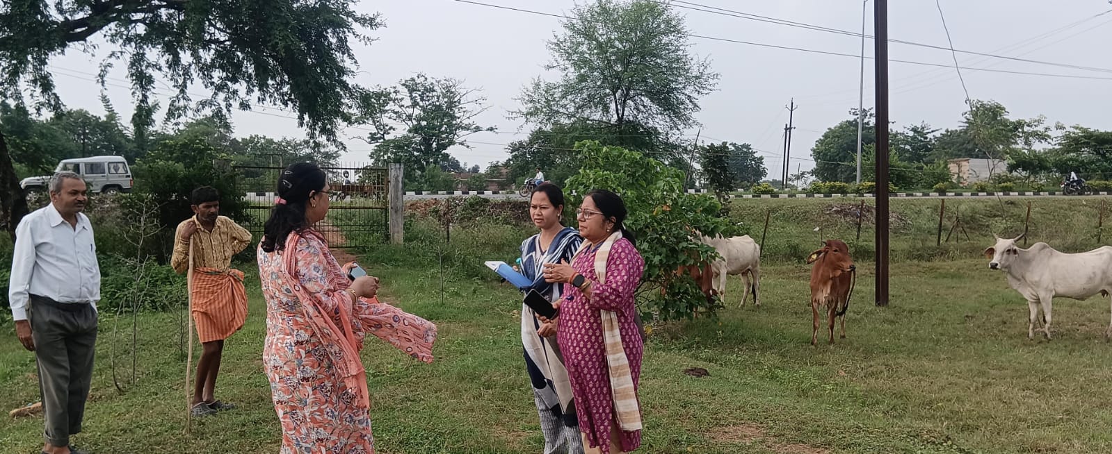 महासमुंद जिले में मवेशियों को सड़क से हटाने की कार्रवाई सतत जारी, 1923 पशुओं को राष्ट्रीय राजमार्ग से हटाकर सुरक्षित स्थान पर रखा गया, गौधाम संचालन हेतु इच्छुक आवेदक निर्धारित प्रपत्र में करें आवेदन 1 WhatsApp Image 2025 08 13 at 12.05.49 PM