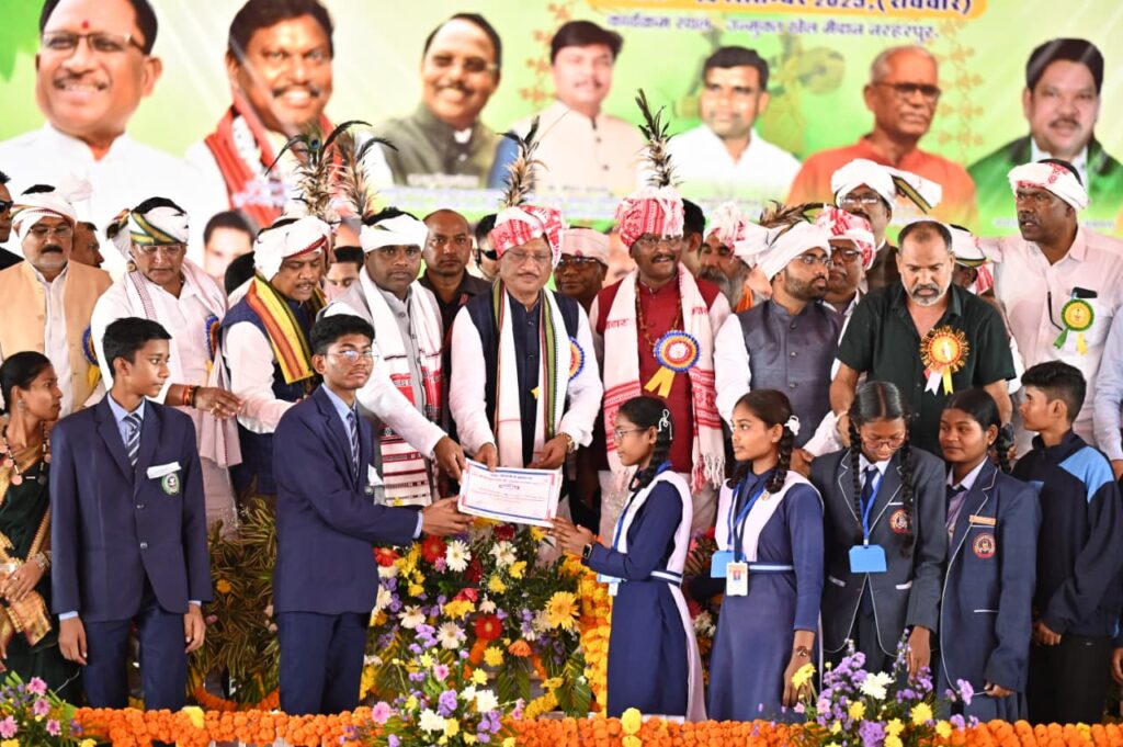 नई उद्योग नीति में बस्तर संभाग पर विशेष तौर पर फोकस : मुख्यमंत्री विष्णु देव साय 2 1757862373 5e3a05a686dbfd222956