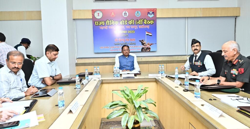 युद्ध तथा सैनिक कार्यवाही में शहीद सैनिकों के आश्रितों को मिलेगी 50 लाख की अनुग्रह राशि, परमवीर चक्र प्राप्त वीर जवानों को मिलेगी 1 करोड़ की अनुग्रह राशि, हमारे सैनिक देश की सुरक्षा के लिए न्यौछावर करते हैं अपना जीवन – मुख्यमंत्री विष्णुदेव साय 3 1757943482 9330427cabfa55358301