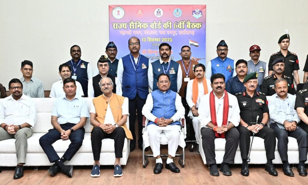 युद्ध तथा सैनिक कार्यवाही में शहीद सैनिकों के आश्रितों को मिलेगी 50 लाख की अनुग्रह राशि, परमवीर चक्र प्राप्त वीर जवानों को मिलेगी 1 करोड़ की अनुग्रह राशि, हमारे सैनिक देश की सुरक्षा के लिए न्यौछावर करते हैं अपना जीवन – मुख्यमंत्री विष्णुदेव साय 2 1757943529 115cb565465c1bfef8a8