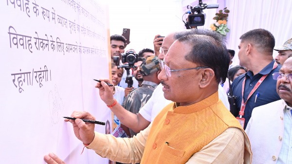 सूरजपुर जिले की 75 ग्राम पंचायतें हुईं “बाल विवाह मुक्त”, महिला एवं बाल विकास मंत्री लक्ष्मी राजवाड़े के मार्गदर्शन में छत्तीसगढ़ की बड़ी उपलब्धि 2 1758264085 4c54bc0b1109392e8fea