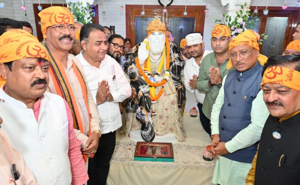 मुख्यमंत्री विष्णु देव साय संत बाबा हरदास राम साहिब जी की बरसी महोत्सव में हुए शामिल, प्रदेशवासियों की सुख-समृद्धि एवं खुशहाली की कामना 2 1759130662 6055349d2f2381a37764