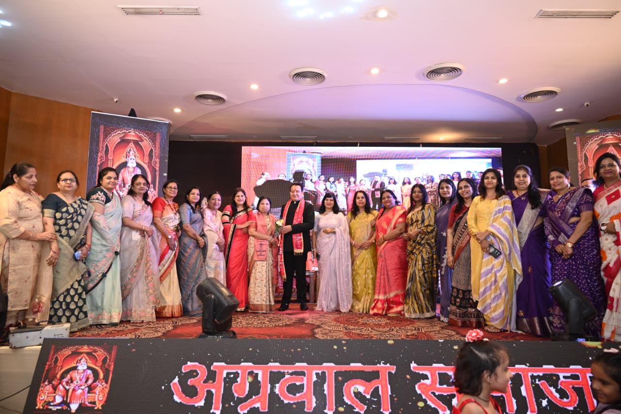 दुर्ग में आयोजित अग्रसेन जयंती समारोह में शामिल हुए विधायक डॉ. संपत अग्रवाल,युवाओं से किया सेवा और सहयोग के आदर्शों को अपनाने का आह्वान 1 WhatsApp Image 2025 09 23 at 2.31.34 PM