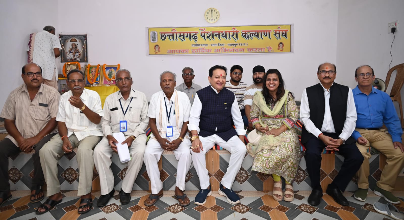 विधायक डॉ. संपत अग्रवाल ने किया 'पेंशनर भवन' का लोकार्पण, वरिष्ठजनों के लिए बताया 'सम्मान और संवाद का मंच' 1 WhatsApp Image 2025 09 29 at 12.24.21 PM