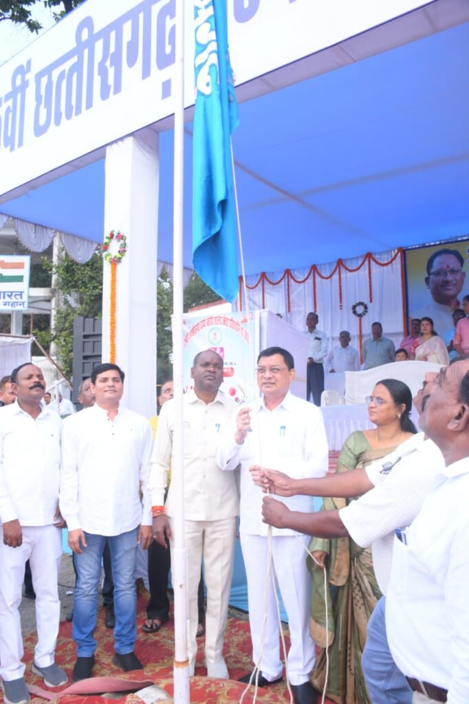 25वीं राज्य स्तरीय शालेय क्रीडा प्रतियोगिता का हुआ शुभारंभ, खेल हमें जीवन में बहुत कुछ सिखाता है, खेल से मिलती है आगे बढ़ने की प्रेरणा : उद्योग मंत्री लखन लाल देवांगन 2 1760341144 1734707296a60ac4641b
