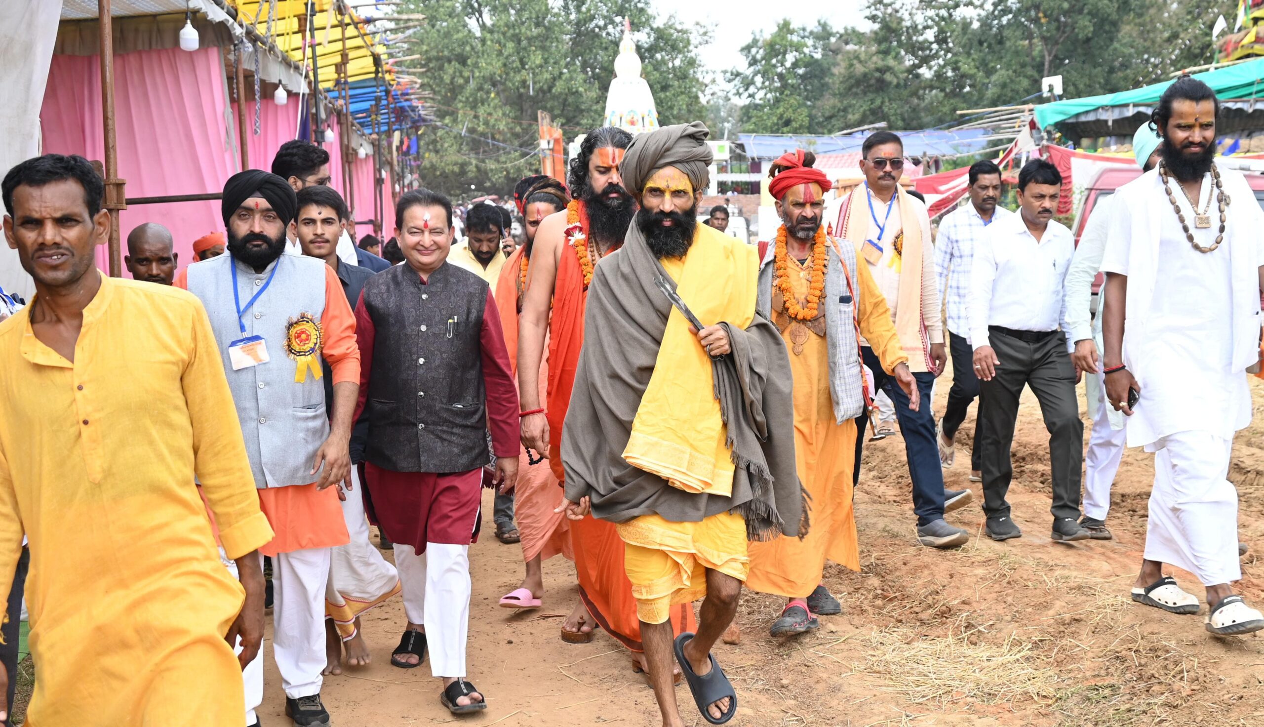 विधायक डॉ. संपत अग्रवाल ने अंशुला में श्रीमन महागणेश महायज्ञ की भव्य कलश यात्रा में निभाई सक्रिय भागीदारी, शौर्य और अध्यात्म के अद्भुत संगम से हुए भावविभोर 1 WhatsApp Image 2025 10 28 at 3.56.32 PM scaled