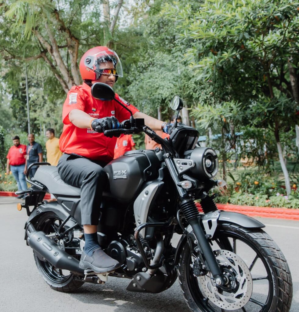 मुख्यमंत्री विष्णुदेव साय ने स्वयं बाइक चलाकर युवाओं को दिया सुरक्षित ड्राइविंग का संदेश 2 1762182848 471941ef44fdef3f5b26