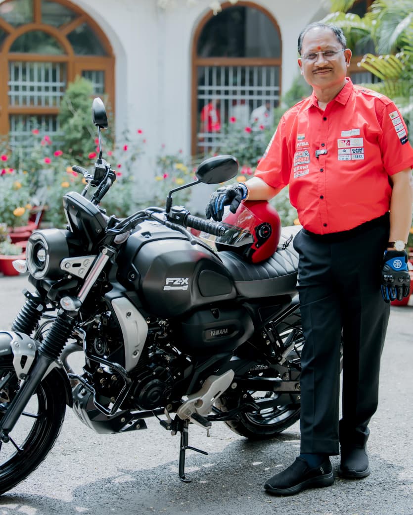 मुख्यमंत्री विष्णुदेव साय ने स्वयं बाइक चलाकर युवाओं को दिया सुरक्षित ड्राइविंग का संदेश 1 1762182960 a1affff8d929aedb75c2