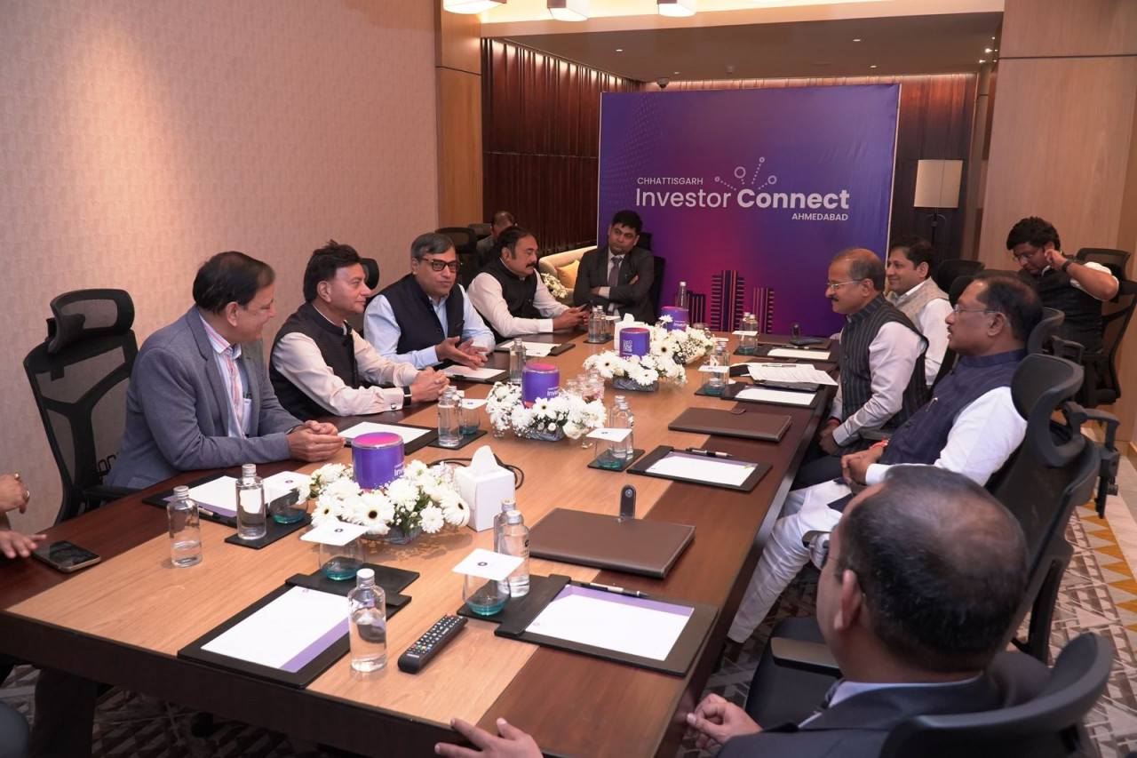 छत्तीसगढ़ और गुजरात के बीच विकास, तकनीक, संस्कृति और निवेश का नया अध्याय : मुख्यमंत्री विष्णु देव साय का गुजरात प्रवास रहा ऐतिहासिक और सार्थक 41 1762867409 5d069f2ea7bada105782