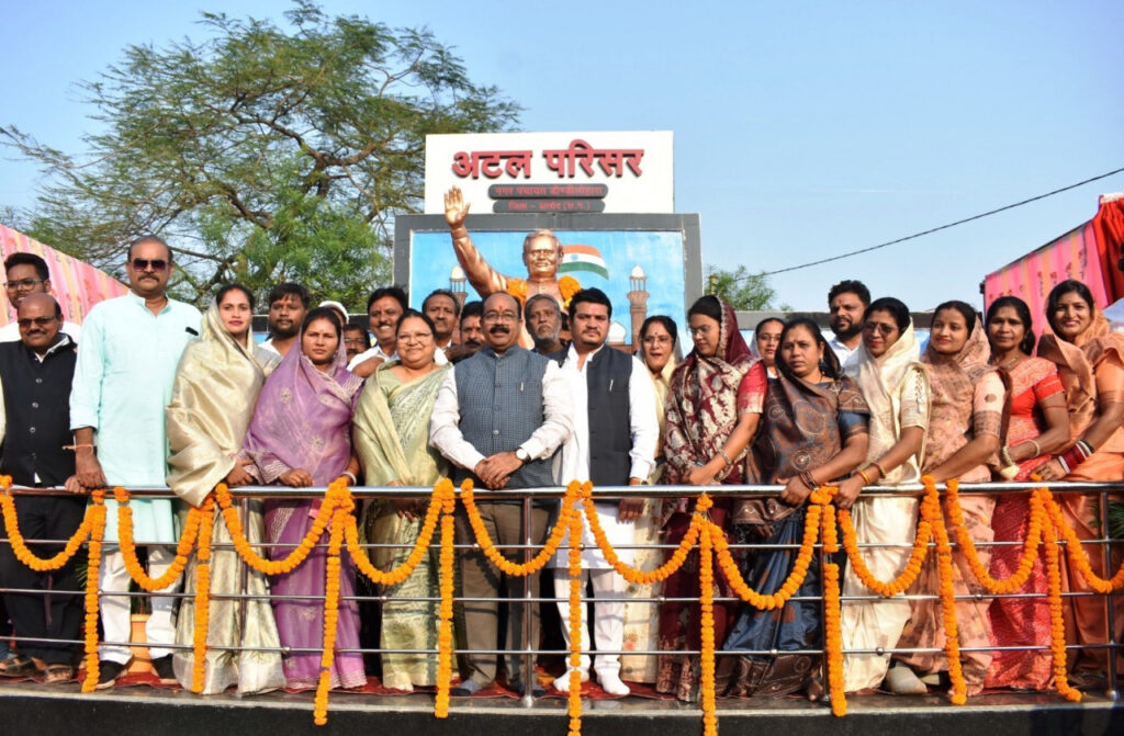 उप मुख्यमंत्री अरुण साव ने अटल परिसरों और जलप्रदाय योजनाओं का किया लोकार्पण 2 1763308364 56a9239e21e9629a47b2