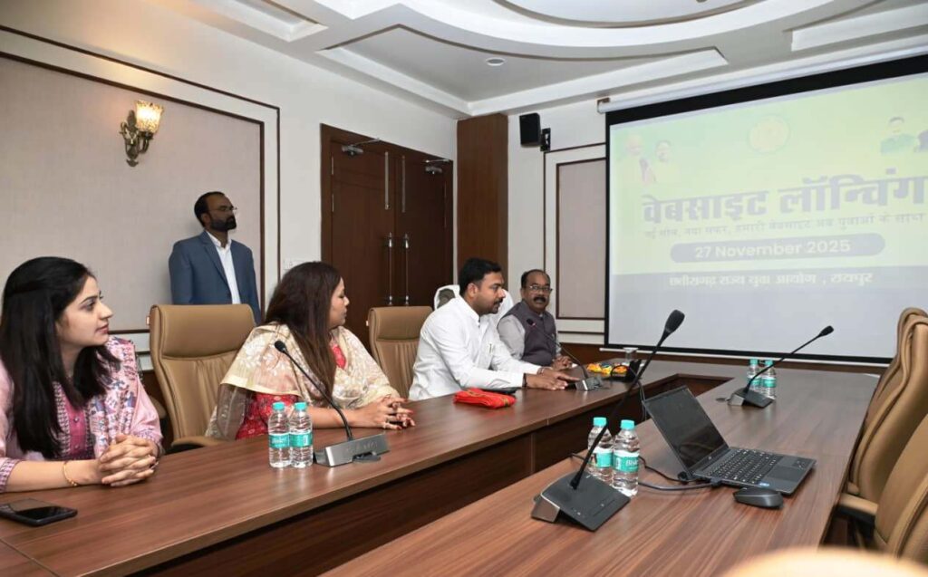 उप मुख्यमंत्री अरुण साव ने युवा आयोग के वेबसाइट को किया लॉन्च 2 1764241980 b7c93d45143b8450e6a8