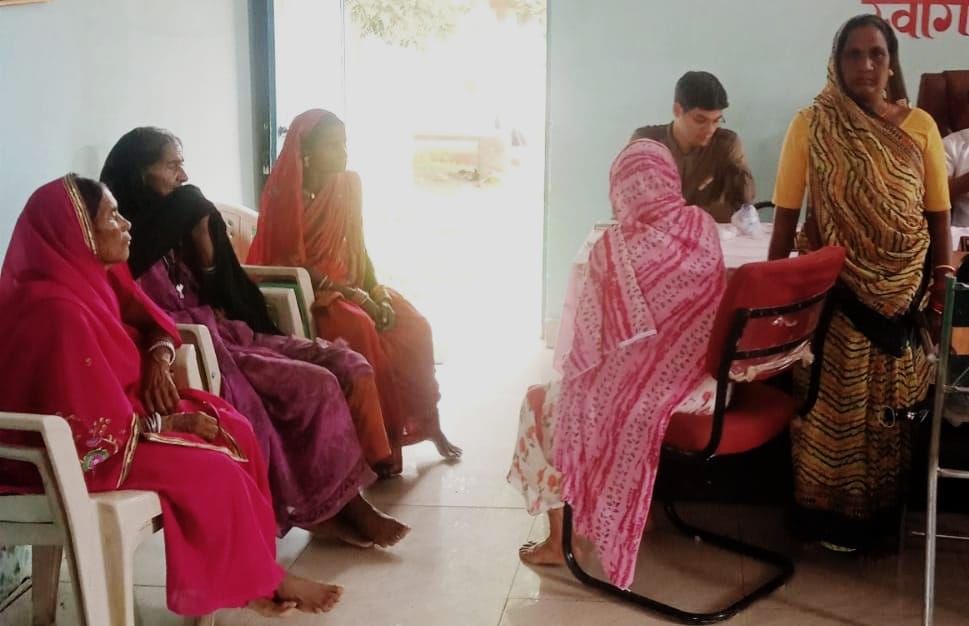 जिले में 99 हजार से अधिक हितग्राहियों को मिल रहा है विभिन्न पेंशन योजनाओं का लाभ, बुजुर्गों और दिव्यांगजनों को मिल रही है आत्मसम्मान पूर्ण जीवन की नई दिशा 1 WhatsApp Image 2025 11 12 at 3.27.58 PM