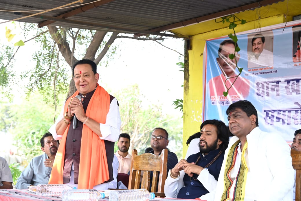 धान खरीदी केंद्र का भव्य शुभारंभ: विधायक डॉ संपत अग्रवाल ने कहा-अन्नदाताओं के हित में बड़ा कदम 1 WhatsApp Image 2025 11 15 at 3.30.24 PM