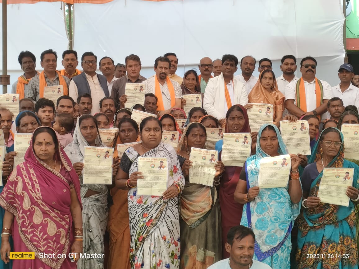 सीसी रोड निर्माण कार्य का विधायक योगेश्वर राजू सिन्हा ने किया भूमिपूजन 7 WhatsApp Image 2025 11 28 at 1.18.15 PM 1