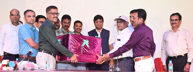 छ.ग.जनसंपर्क विभाग के अपर संचालक जे.एल.दरियो हुए सेवानिवृत्ति, 36 वर्षों तक दी विभाग में उल्लेखनीय सेवाएं, दी गई गरिमामय विदाई 6 IMG 20260228 WA0050