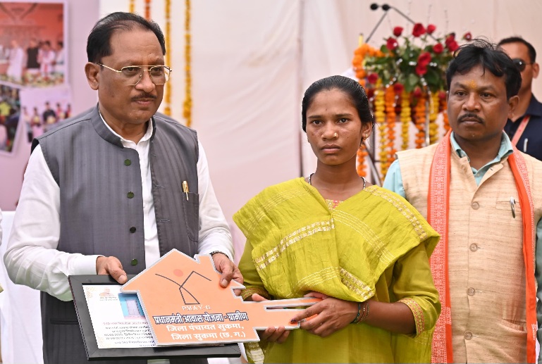 सुकमा में बदला फिजा: बंदूकों की गूँज की जगह अब विकास की गूँज, CM साय ने कहा- "भटके कदमों को मिली नई दिशा" 10 IMG 20260414 WA0008