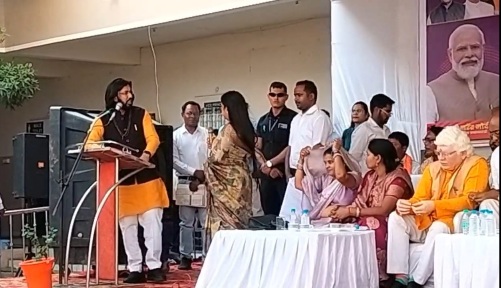सुशासन तिहार में मंत्री गुरु खुशवंत साहेब द्वारा दिए गए कड़े निर्देश की अनदेखी, मिनी माता भवन के अधूरे निर्माण कार्य नही हुए शुरू, नपा अध्यक्ष ने खोला मोर्चा, कलेक्टर से की सीएमओ की शिकायत 6 IMG 20260602 WA0005