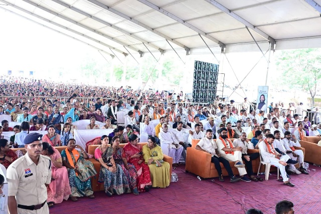 आरंग विधानसभा को 128 करोड़ रुपये से अधिक के विकास कार्यों की सौगात, मुख्यमंत्री विष्णुदेव साय ने समोदा में किया लोकार्पण एवं भूमिपूजन 2 1004012926