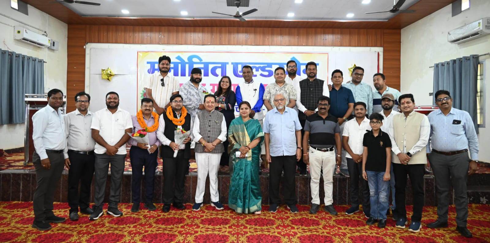 बसना नगर पंचायत में शपथ ग्रहण समारोह संपन्न: तीन मनोनीत एल्डरमैन ने ली पद की शपथ, विधायक डॉ. संपत अग्रवाल मुख्य अतिथि रूप में हुए शामिल, विधायक डॉ अग्रवाल ने कहा-निष्ठा और पारदर्शिता से करें जनसेवा 6 IMG 20260719 161128 1
