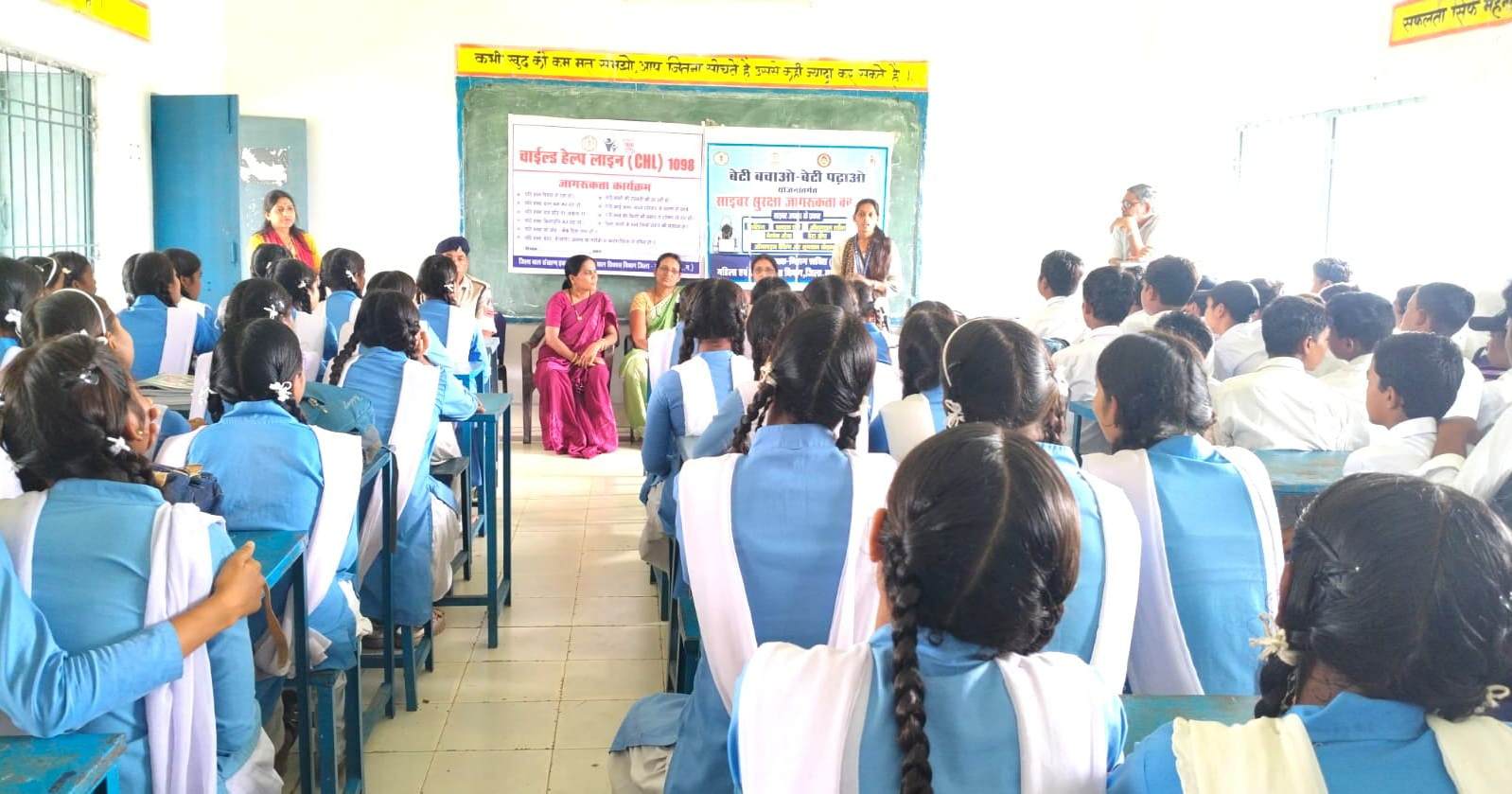 घुंचापाली स्कूल में साइबर सुरक्षा जागरूकता एवं प्रशिक्षण कार्यक्रम आयोजित, विद्यार्थियों को ऑनलाइन ठगी से बचाव और सुरक्षित डिजिटल व्यवहार की दी जानकारी 3 IMG 20260720 195501