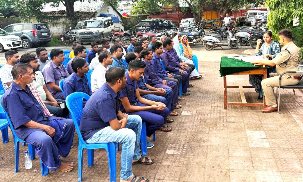 महासमुंद पुलिस ने कड़े किए सुरक्षा नियम, गांवों में गतिविधियों पर नजर रखेंगे कोटवार, 'मुसाफिरी पंजी' हुई अनिवार्य 4 IMG 20260721 141644