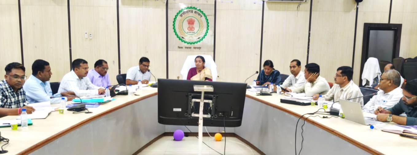 जिला पंचायत सीईओ ने पंचायत एवं ग्रामीण विकास विभाग की योजनाओं की समीक्षा की, गुणवत्ता और समय सीमा का पालन सुनिश्चित करने के दिए निर्देश 3 IMG 20260721 151832