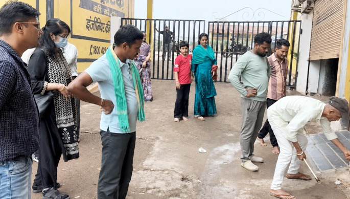 मुख्यमंत्री के सख्त निर्देशों पर अवैध उर्वरक एवं कीटनाशक के कारोबार पर बड़ी कार्रवाई, बिना लाइसेंस उर्वरक-कीटनाशक का भंडारण और निर्माण कर रहे दो गोदाम सील 1 IMG 20260723 182732